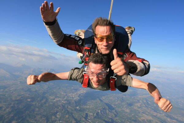 Saut en parachute tandem avec Alpha Parachutisme