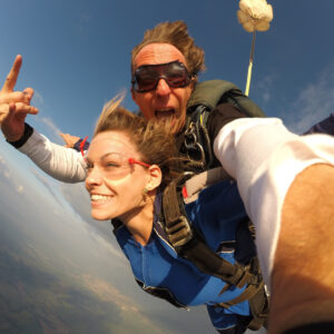 Saut en parachute tandem avec Alpha Parachutisme