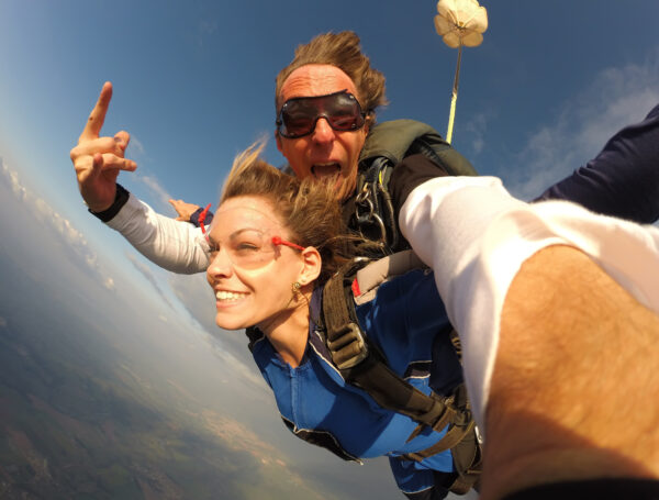 Saut en parachute tandem avec Alpha Parachutisme