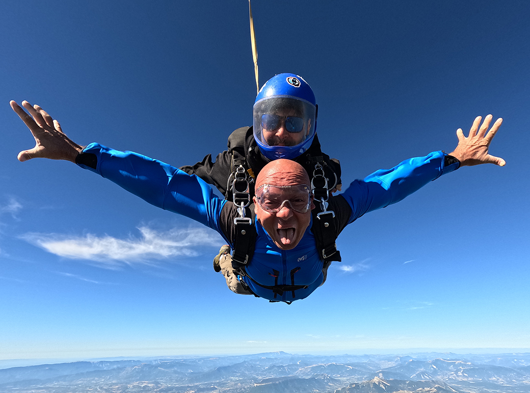 Saut en parachute tandem avec Alpha Parachutisme